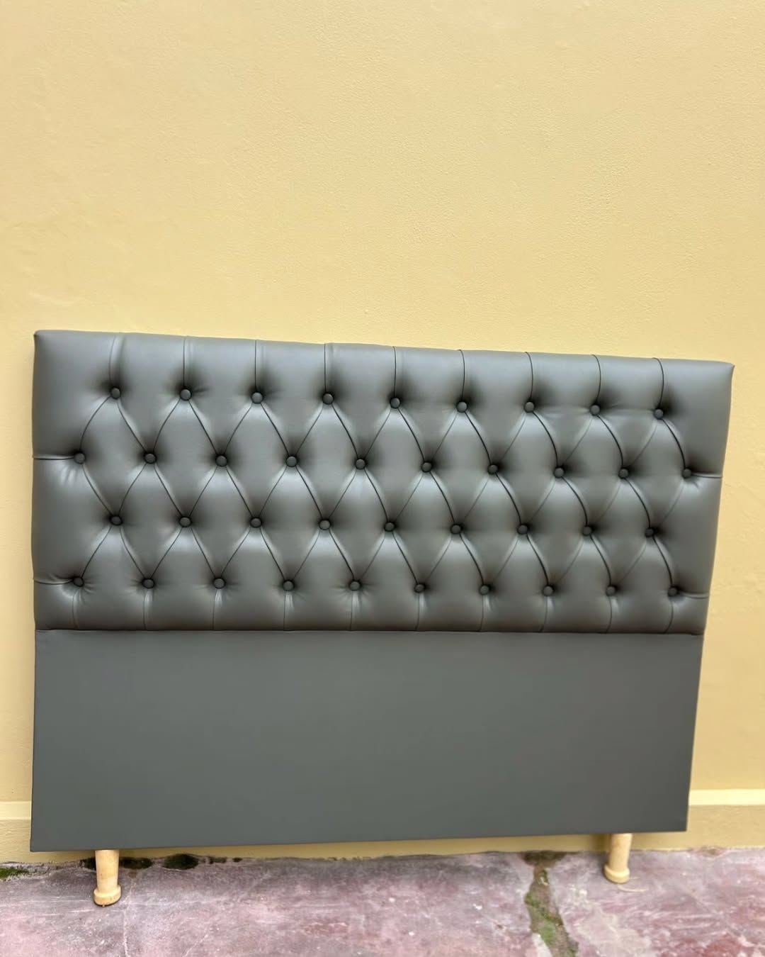 Cabecero Gris Cuero Capitoné